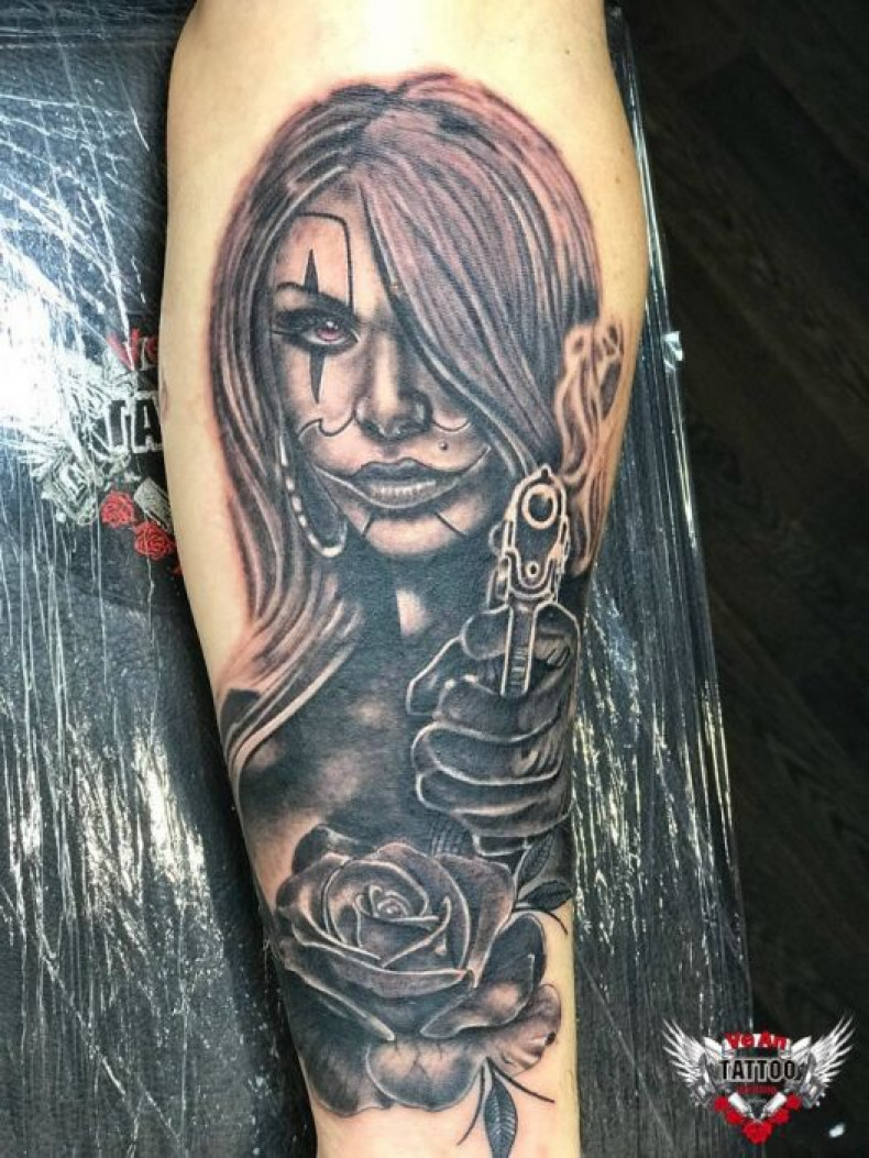 Men arm woman face, photo - Tattoo Master Barb Tattoo