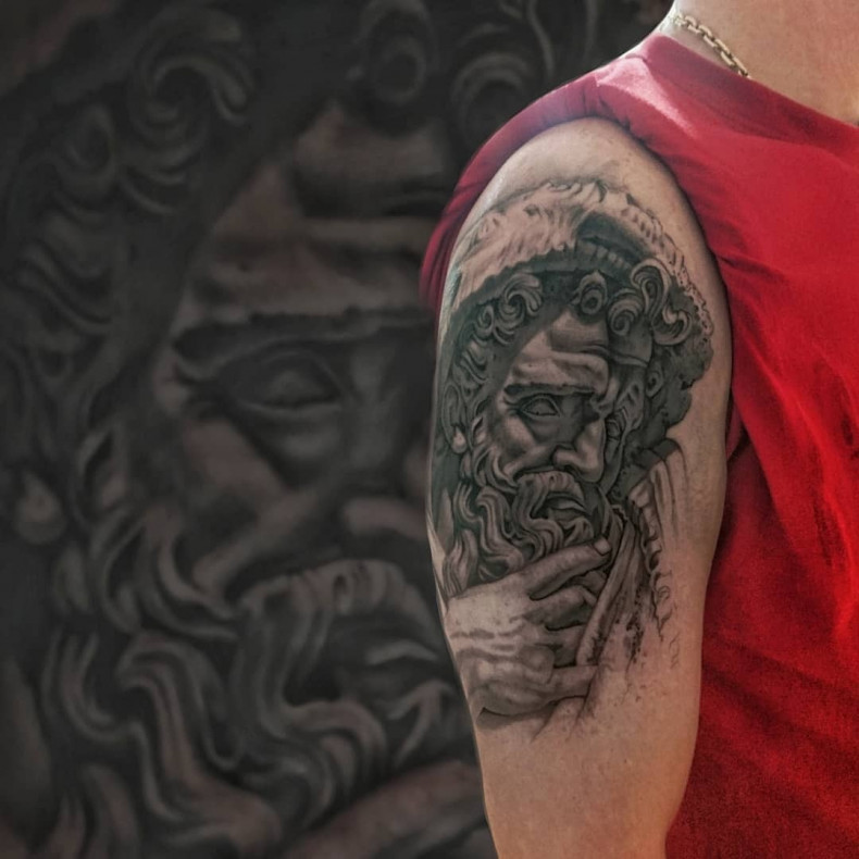 Męski czarny szary na ramieniu, photo - Tatuażysta Barb Tattoo