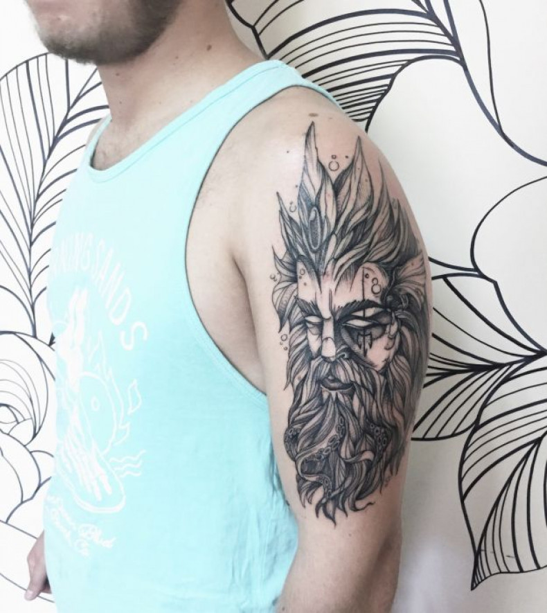 Men shoulder poseidon, photo - Tattoo Master Barb Tattoo