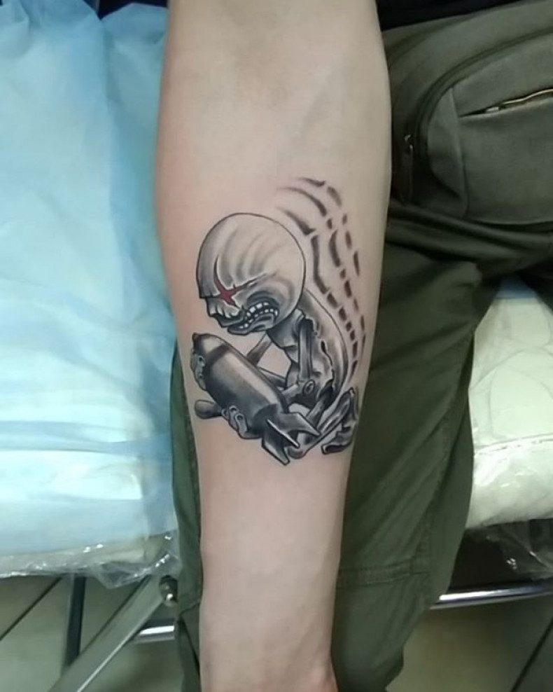 Męski potwór na przedramieniu, photo - Tatuażysta Barb Tattoo