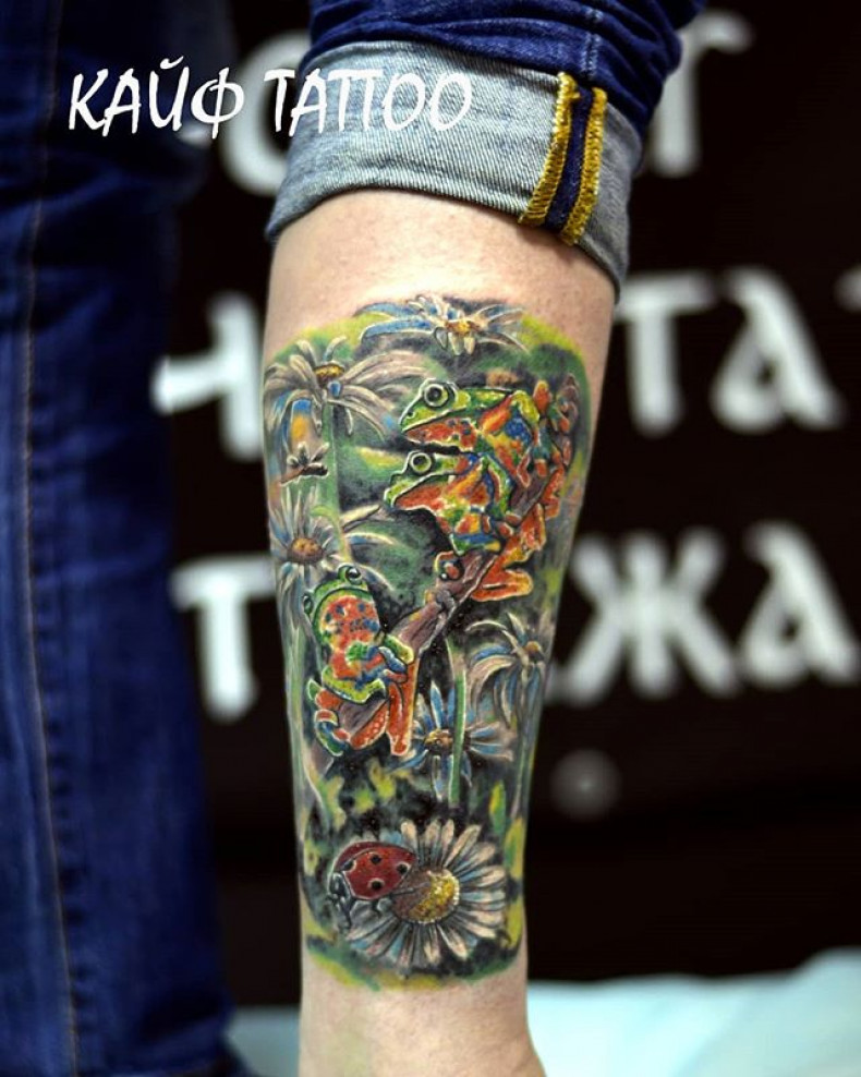 Męski żaba na przedramieniu, photo - Tatuażysta Barb Tattoo