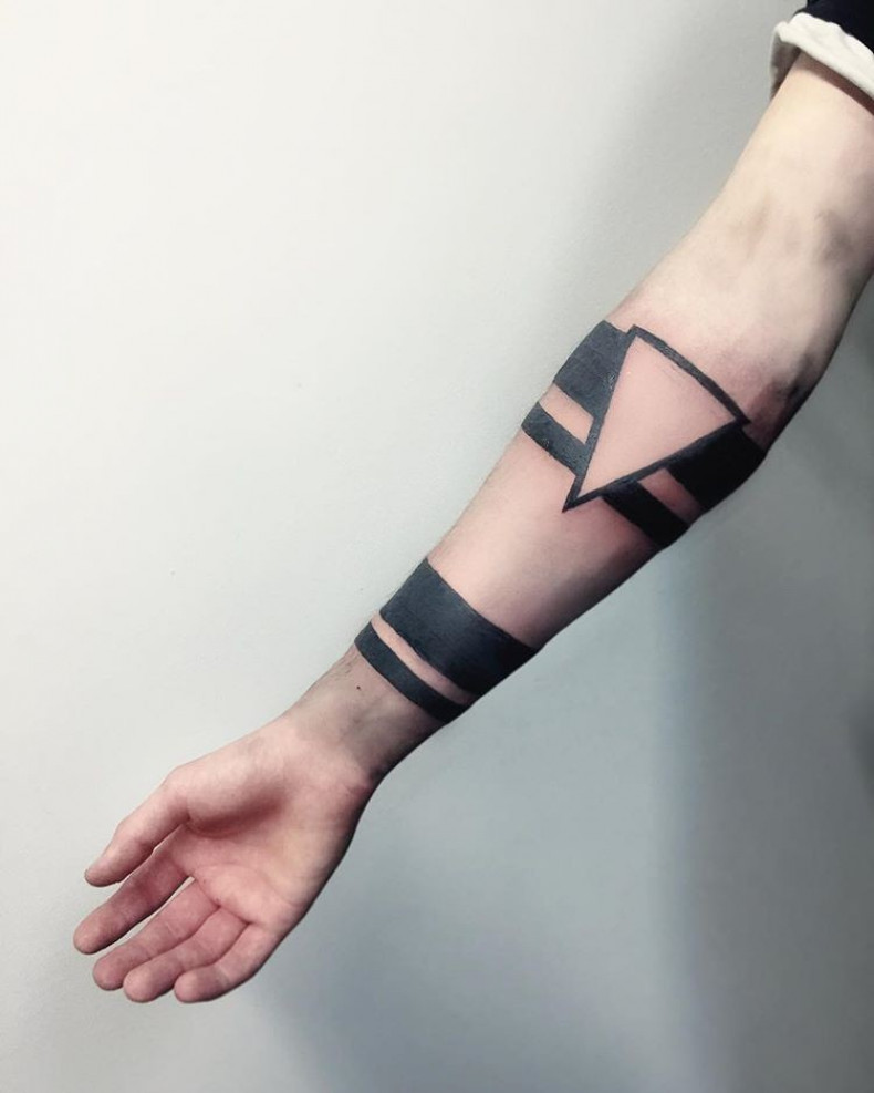 Męski na ramieniu blackwork, photo - Tatuażysta Barb Tattoo