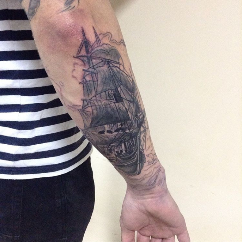 Men black and grey ship, photo - Tattoo Master Barb Tattoo