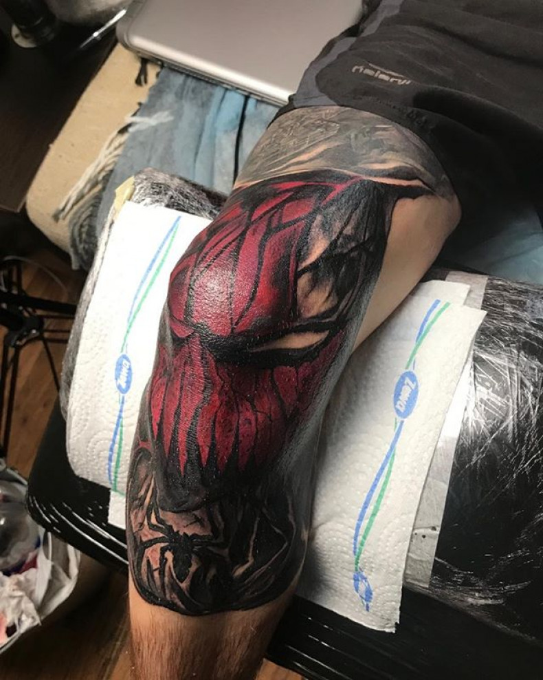 Men monster knee, photo - Tattoo Master Barb Tattoo