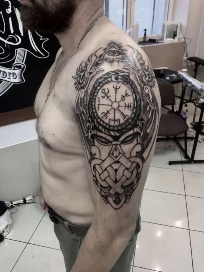 Męski agiszjalm koło, photo - Tatuażysta Barb Tattoo