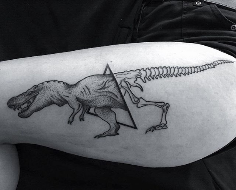 Męski na ramieniu whip shading, photo - Tatuażysta Barb Tattoo