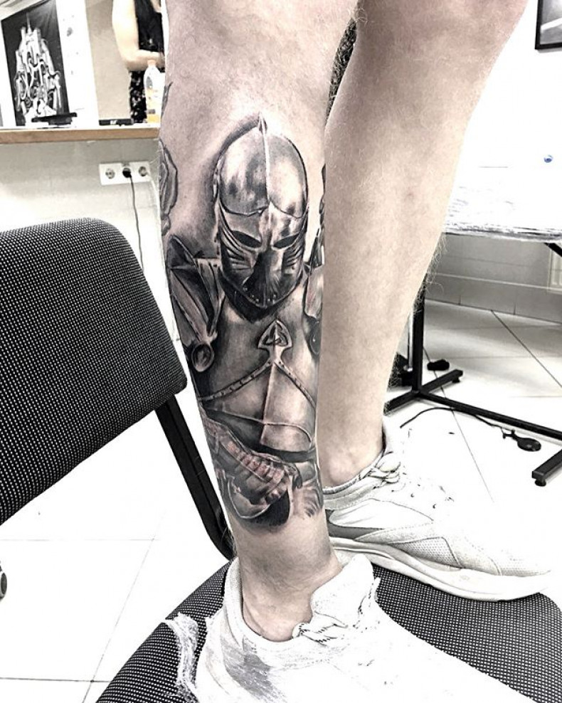 Męski czarny szary wojownik, photo - Tatuażysta Barb Tattoo