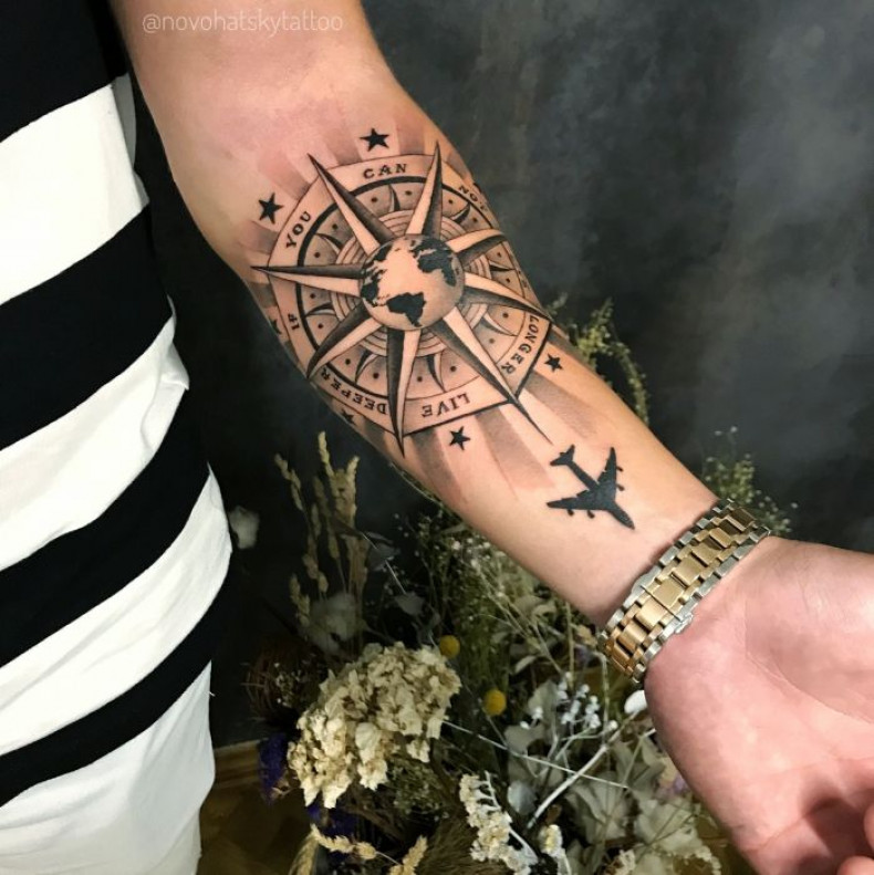 Men black and grey compass, photo - Tattoo Master Barb Tattoo