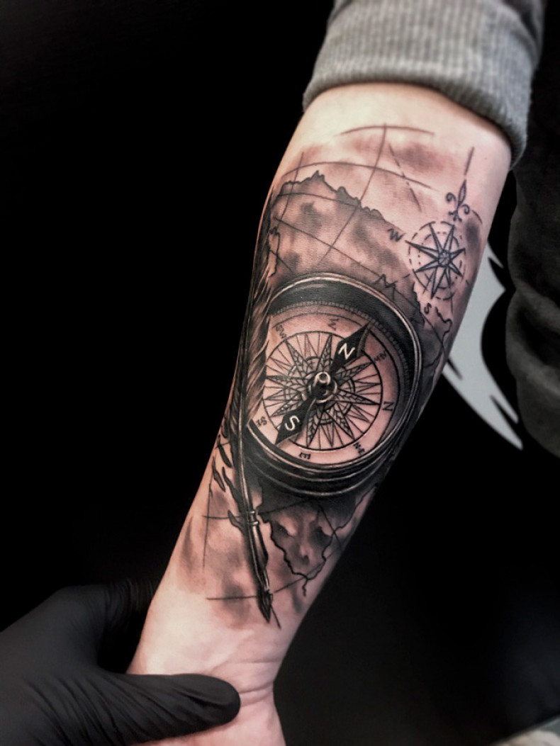 Tattoo compass realism, photo - Tattoo Master Barb Tattoo