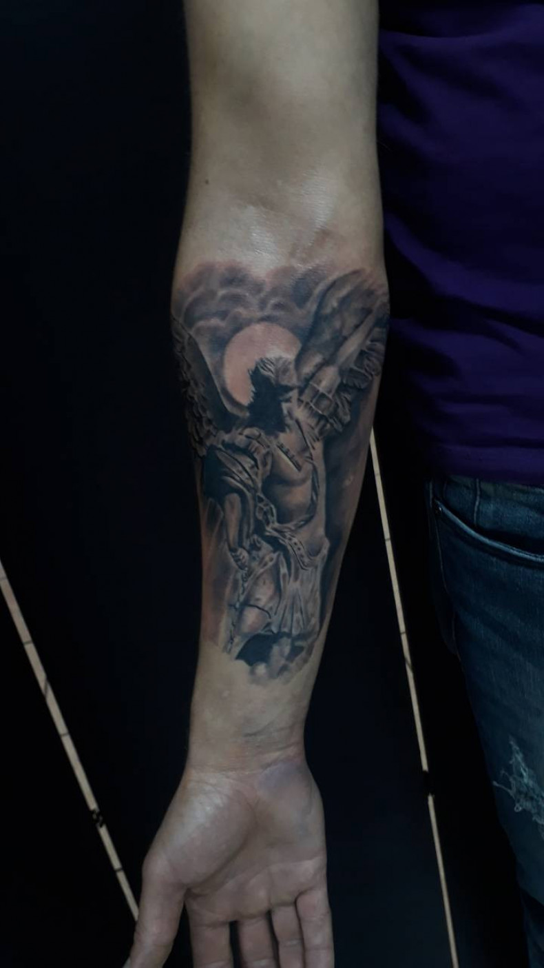 Mężczyźni czarny szary anioł, photo - Tatuażysta Barb Tattoo