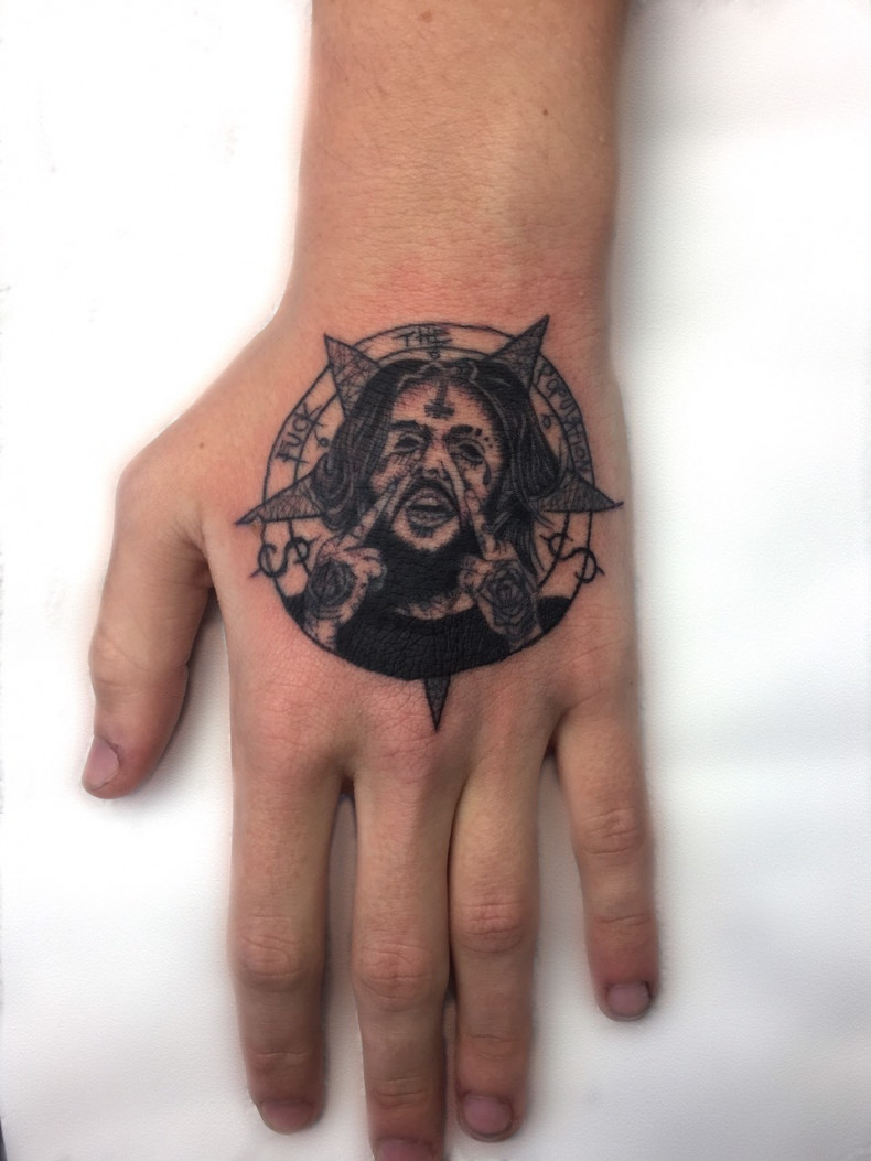 Мужские випшейдинг звезда, photo - Тату мастер Barb Tattoo