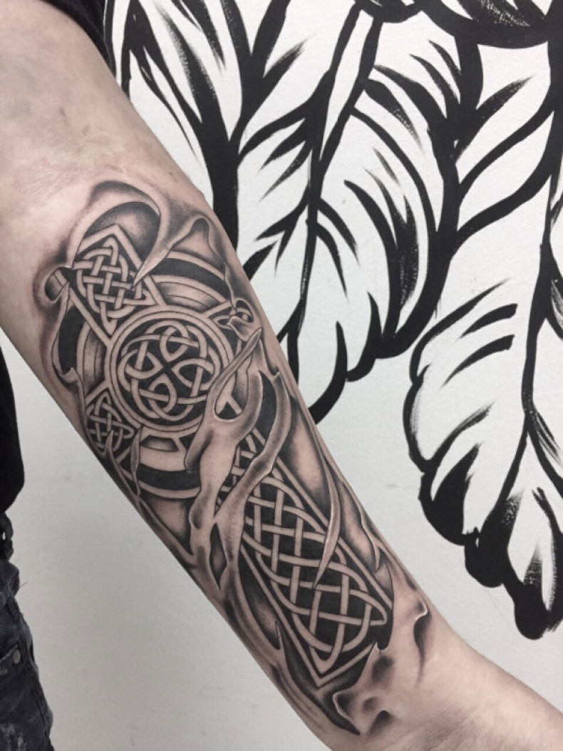 Men black and grey Celtic pattern, photo - Tattoo Master Barb Tattoo