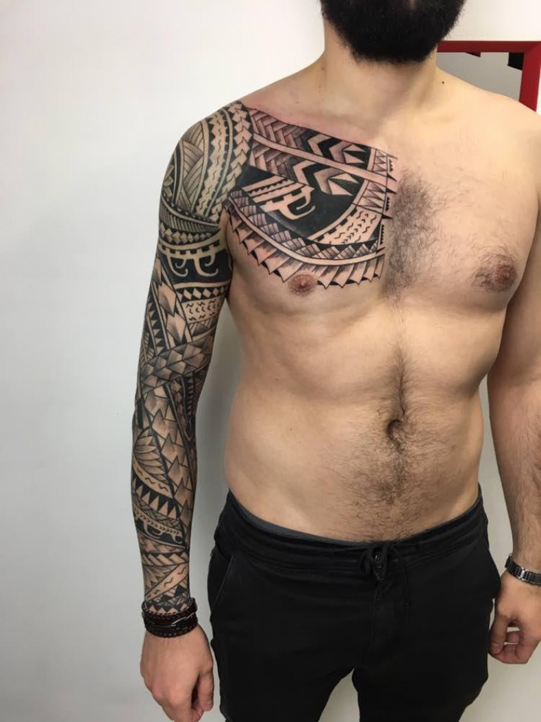 Męski duży klatka piersiowa, photo - Tatuażysta Barb Tattoo