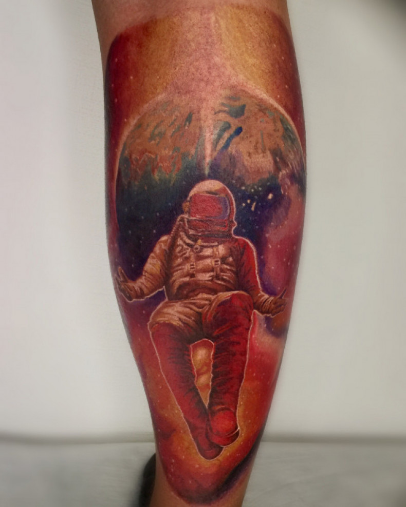 Men an astronaut, photo - Tattoo Master Barb Tattoo