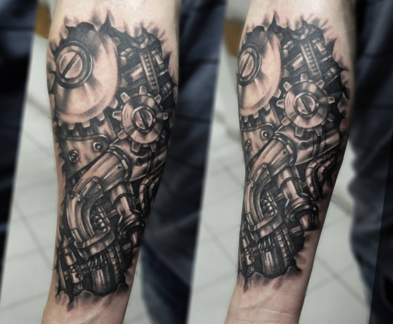 Men biomechanical forearm, photo - Tattoo Master Barb Tattoo