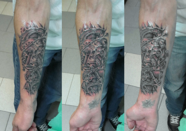 Men arm black and grey, photo - Tattoo Master Barb Tattoo