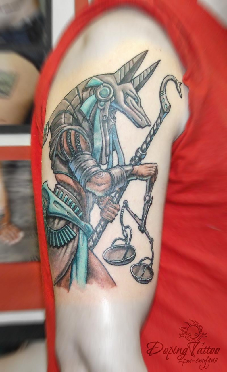 Mężczyźni anubis na ramieniu, photo - Tatuażysta Barb Tattoo