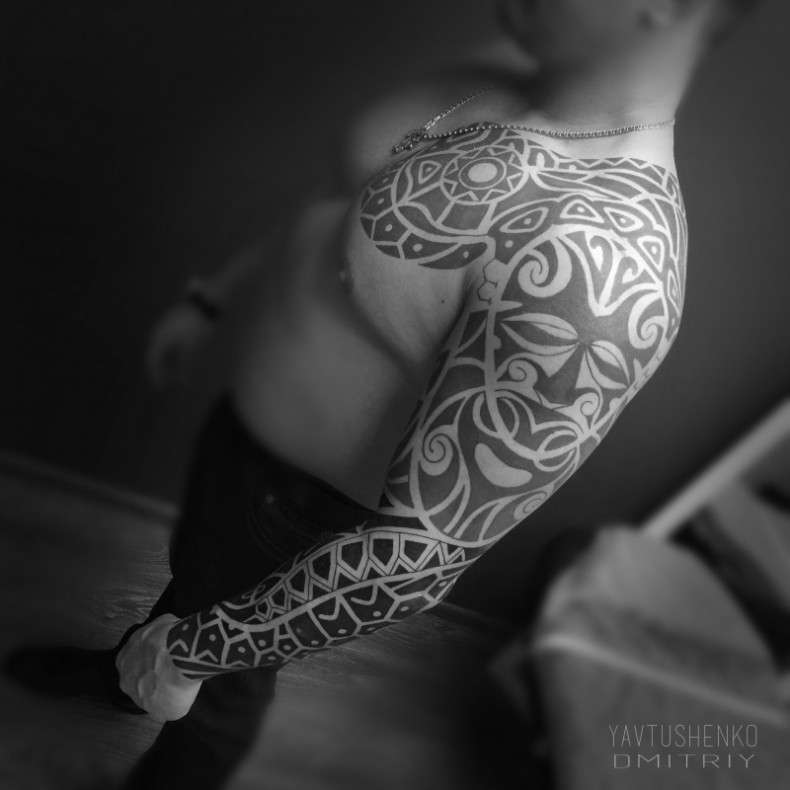 Niestandardowy tatuaż polinezyjski. projekt Jawtuszenko D, photo - Tatuażysta Barb Tattoo