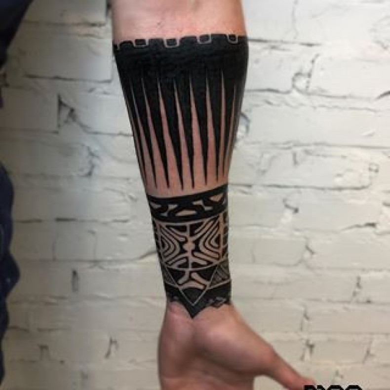 Men arm blackwork, photo - Tattoo Master Barb Tattoo