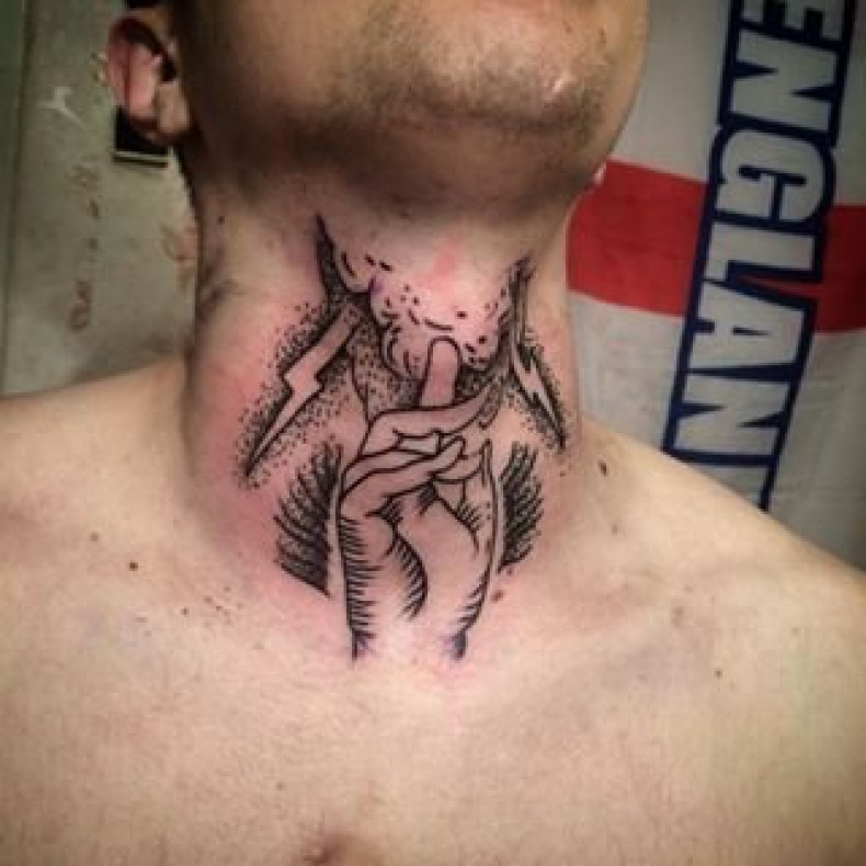 Men lightning neck, photo - Tattoo Master Barb Tattoo