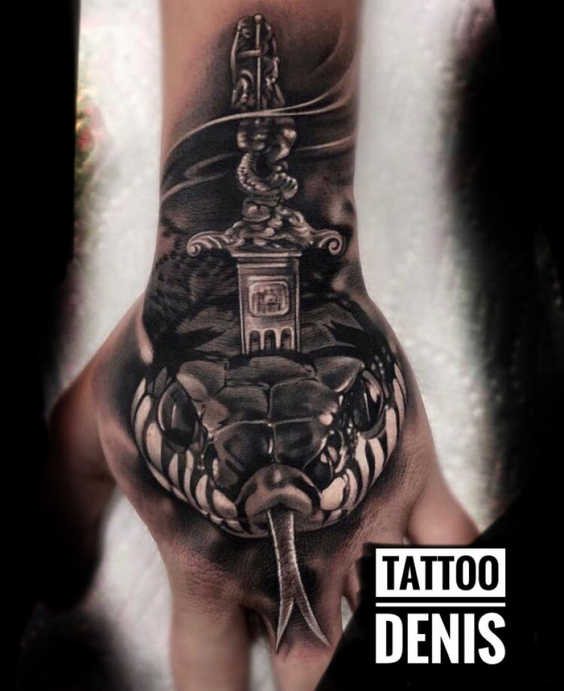 Męski wąż czarny szary, photo - Tatuażysta Barb Tattoo