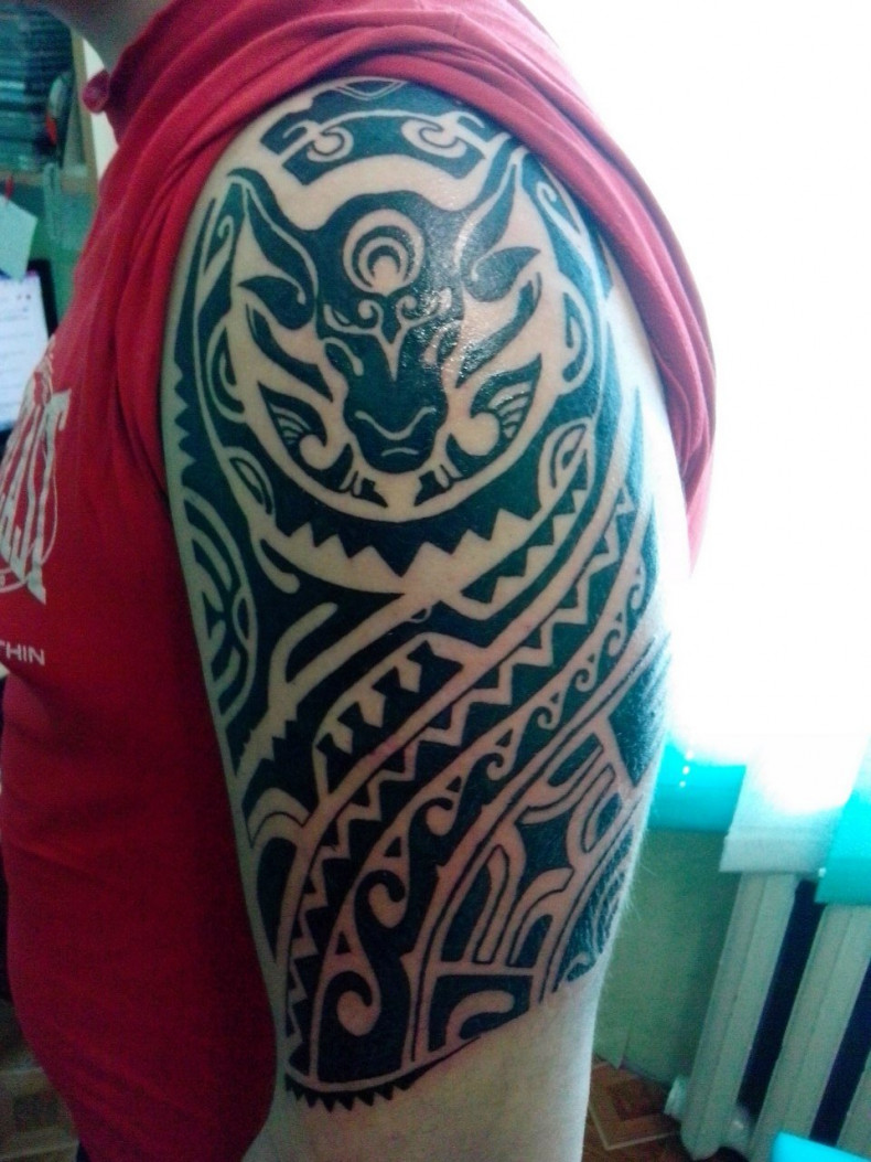 Polynesian style tattoo on shoulder, photo - Tattoo Master Barb Tattoo