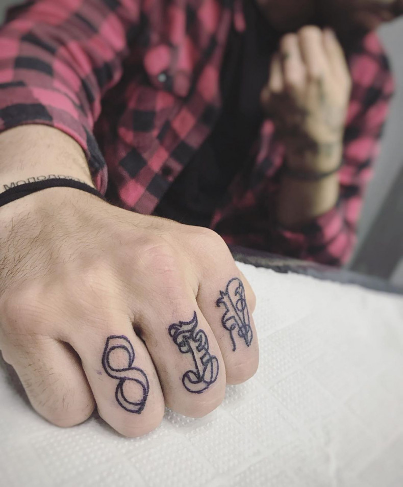 Men finger, photo - Tattoo Master Barb Tattoo