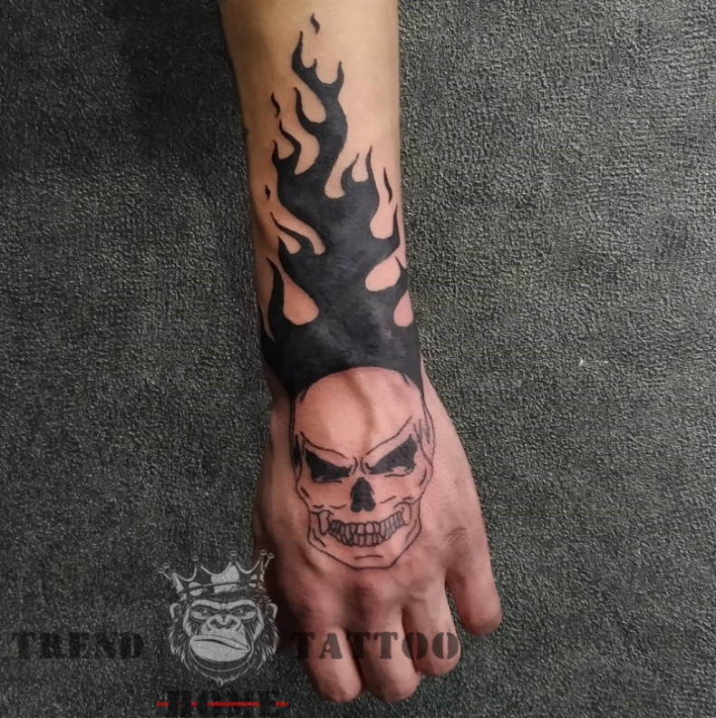 Men blackwork hand, photo - Tattoo Master Barb Tattoo