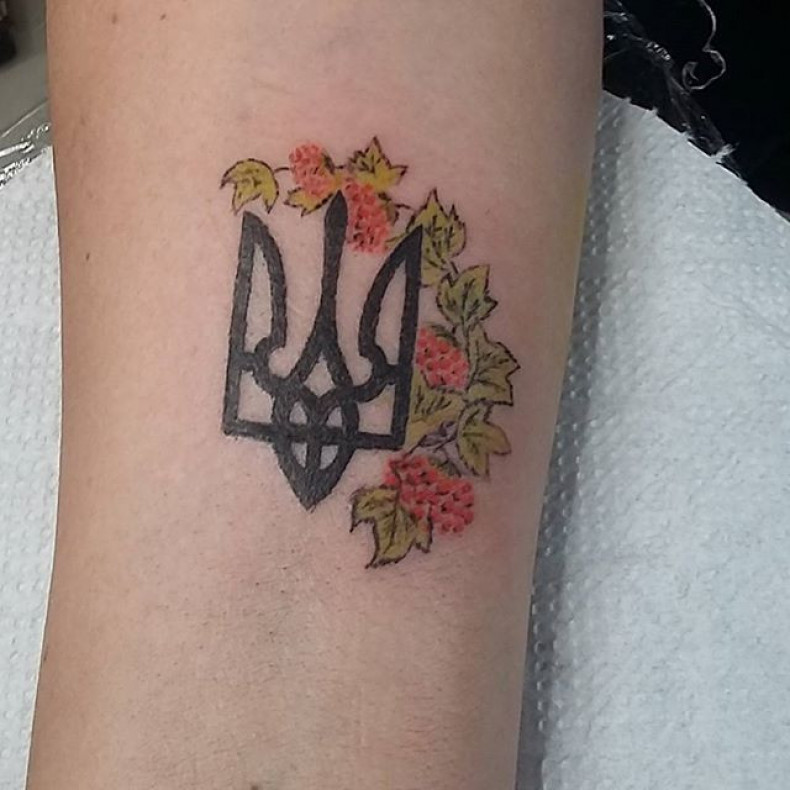 Męski damski na ramieniu, photo - Tatuażysta Barb Tattoo