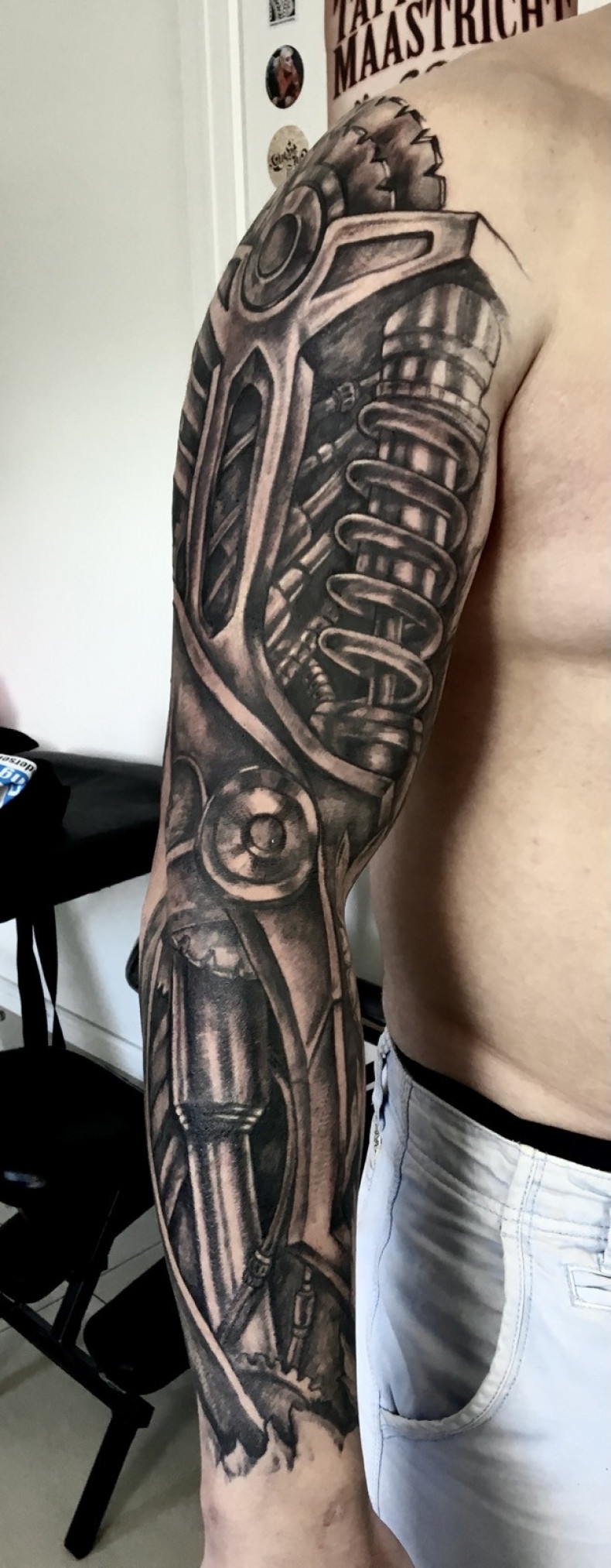 Männer biomechanik sleeve, photo - Tattoo-Meister Barb Tattoo