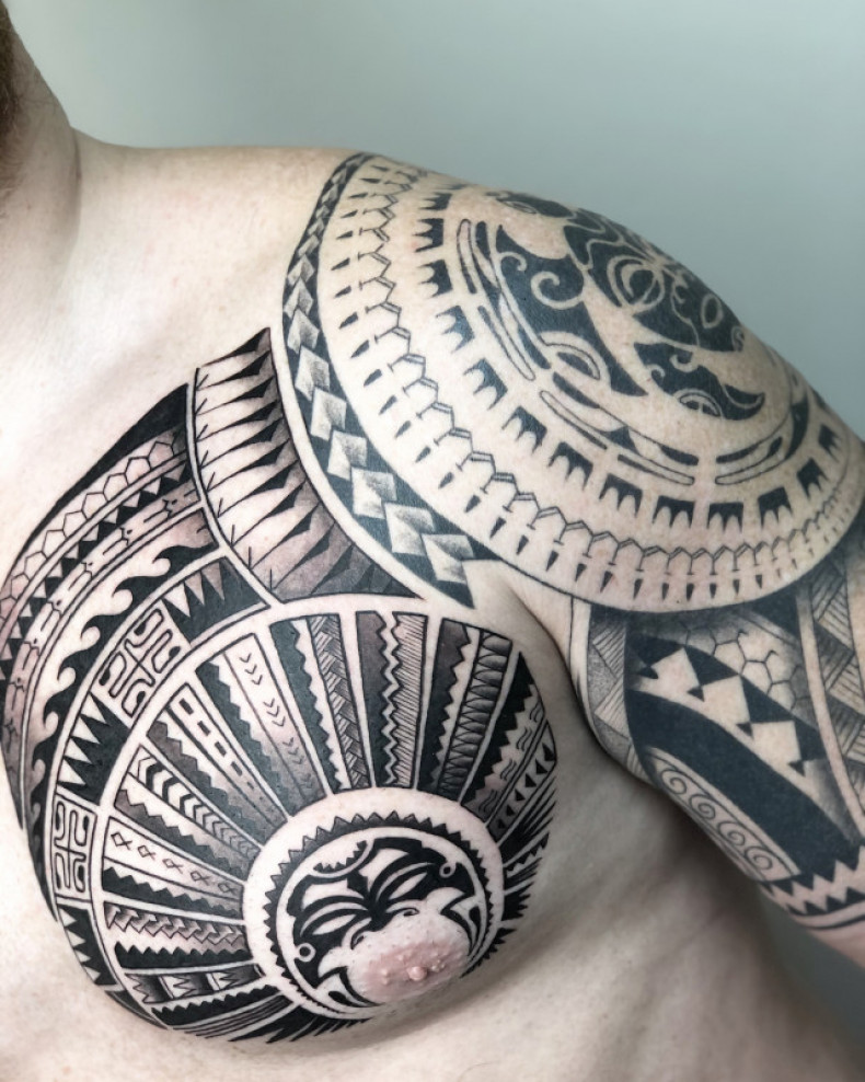 Polynesian tattoo. Continuation on the chest one session, photo - Tattoo Master Barb Tattoo