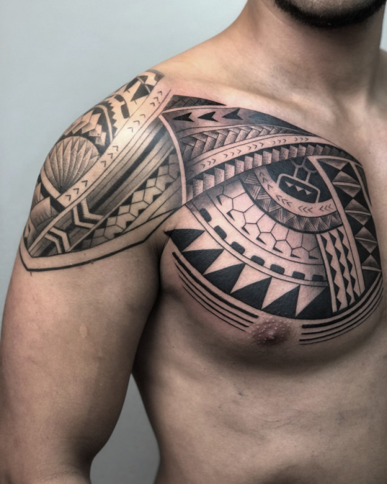 Polynesian ornament made in two sessions, photo - Tattoo Master Barb Tattoo