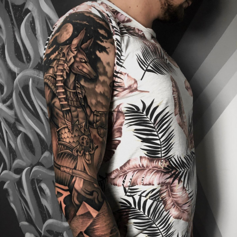 Mężczyźni ramię anubis, photo - Tatuażysta Barb Tattoo