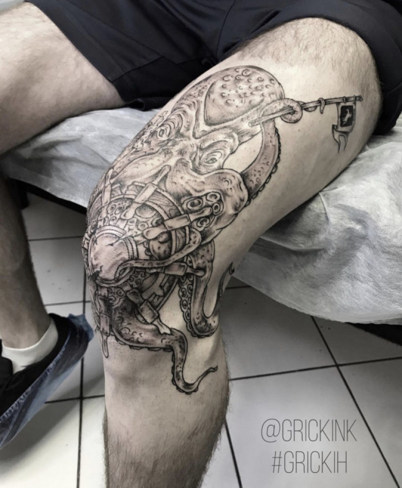 Męski na kolanie ośmiornica, photo - Tatuażysta Barb Tattoo