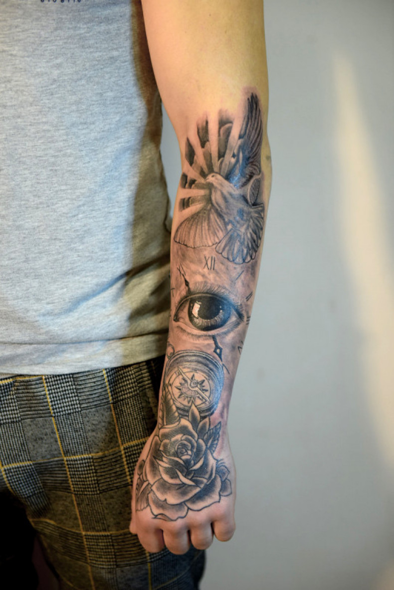 Men eye black and grey, photo - Tattoo Master Barb Tattoo