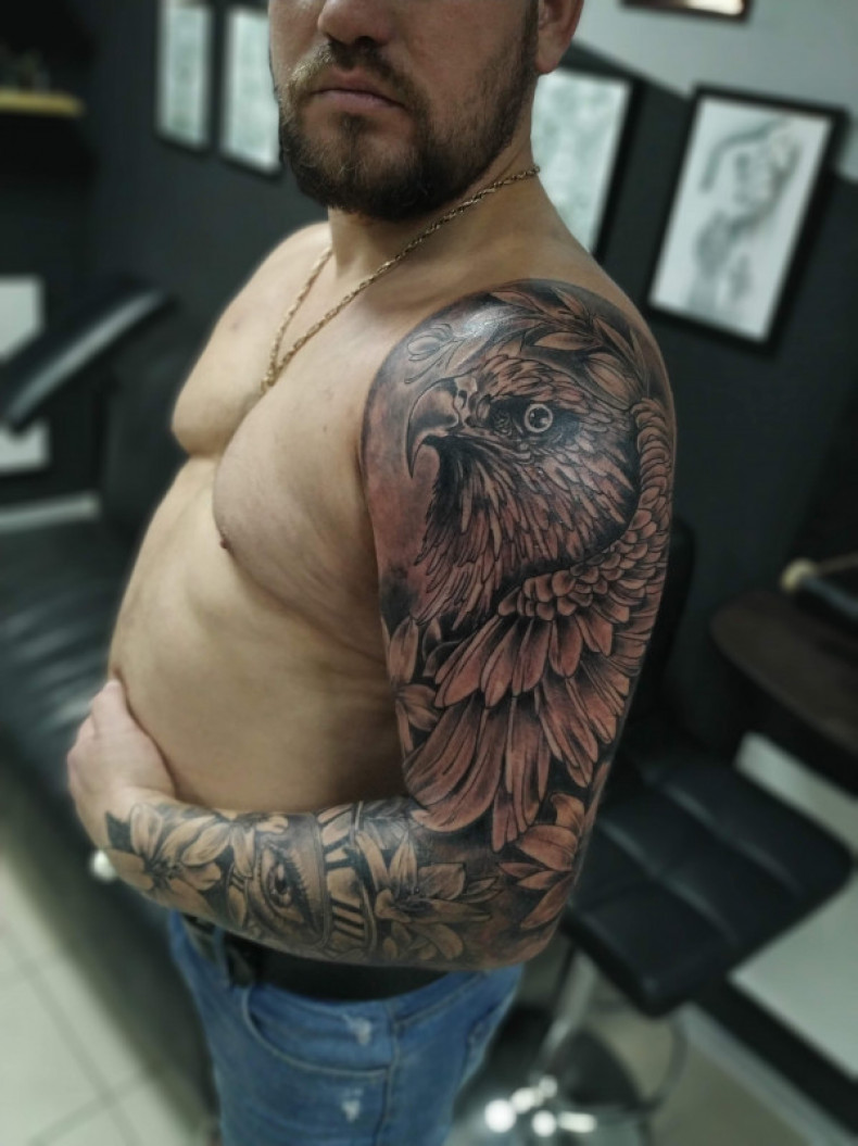 Men black and grey eagle, photo - Tattoo Master Barb Tattoo