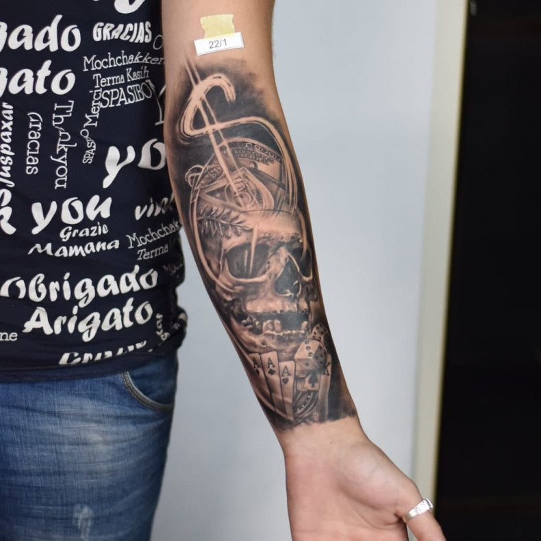 Męski znak dolara karty, photo - Tatuażysta Barb Tattoo