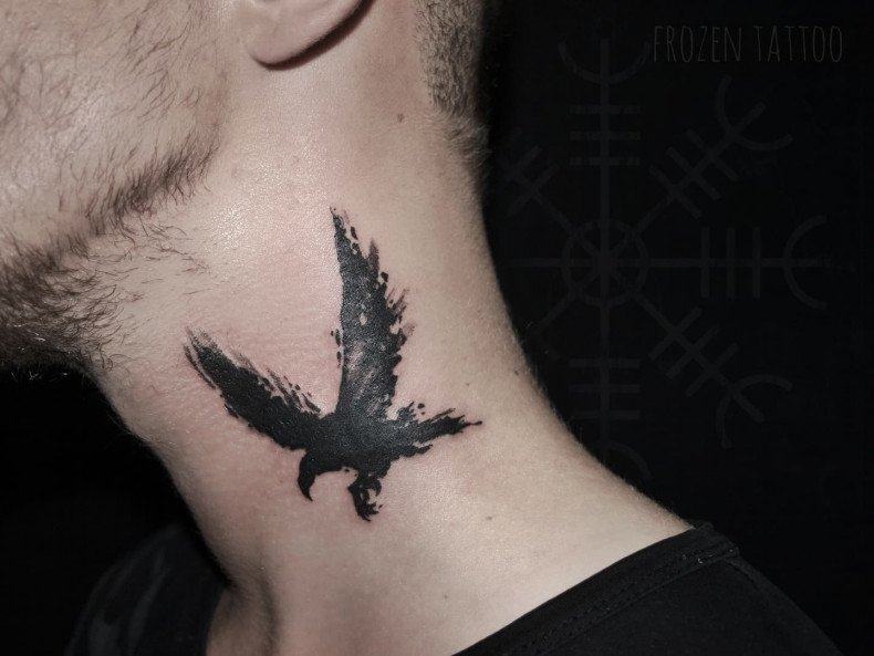 Men blackwork crow, photo - Tattoo Master Barb Tattoo