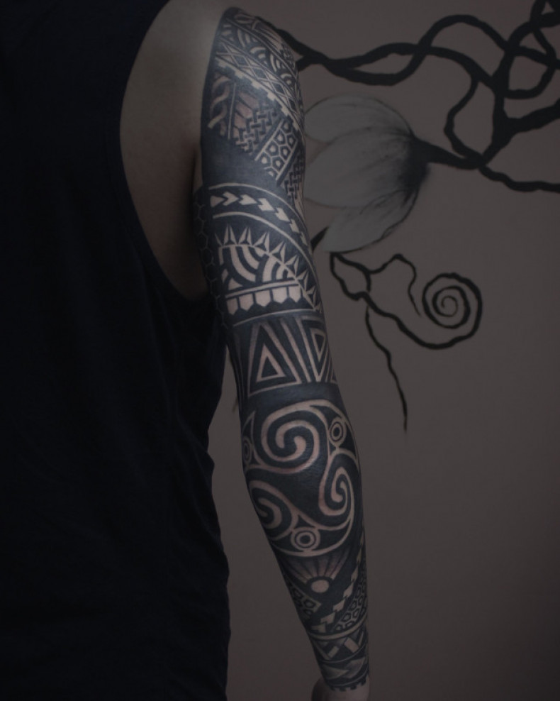 Men ornamental sleeve, photo - Tattoo Master Barb Tattoo