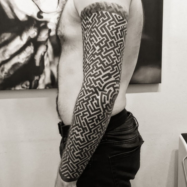 Sleeve tattoo geometry, photo - Tattoo Master Barb Tattoo