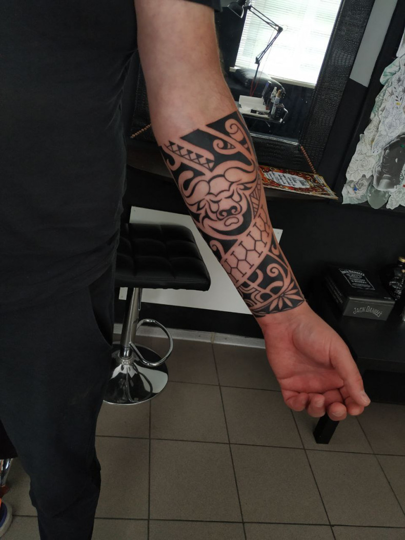 Męski na ramieniu byk, photo - Tatuażysta Barb Tattoo