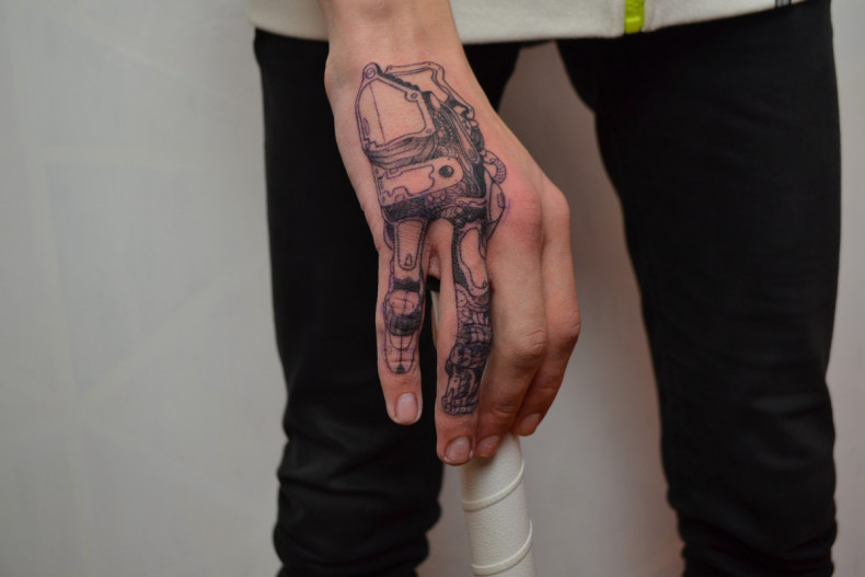 Męski na ramieniu biomechanika, photo - Tatuażysta Barb Tattoo