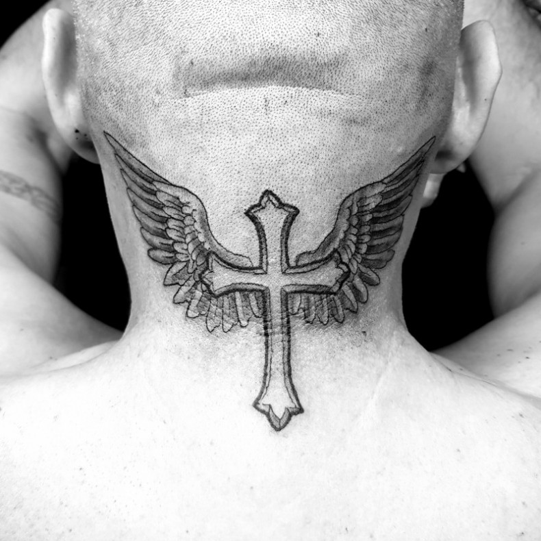 Männer kreuz Nacken, photo - Tattoo-Meister Barb Tattoo