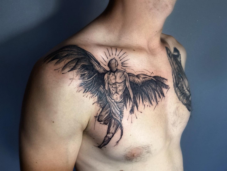 Męski anioł na obojczyku, photo - Tatuażysta Barb Tattoo