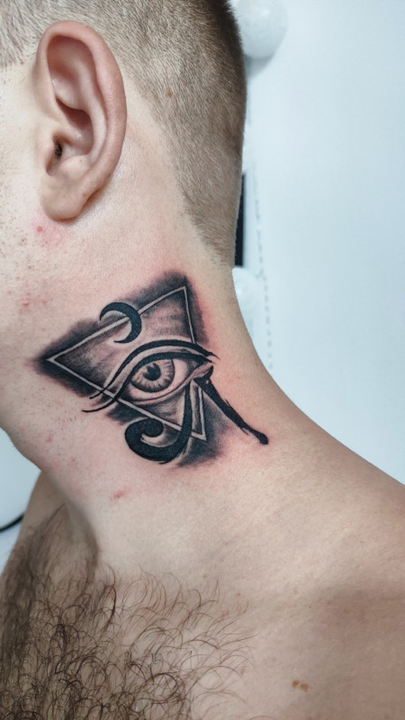 Męski oko tatuaż wszechwidzące, photo - Tatuażysta Barb Tattoo