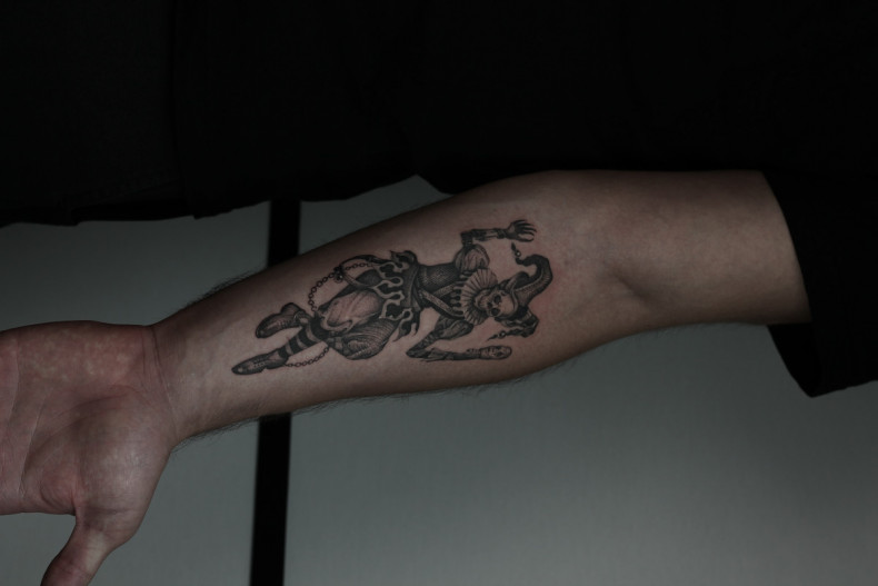 Męski na ramieniu whip shading, photo - Tatuażysta Barb Tattoo