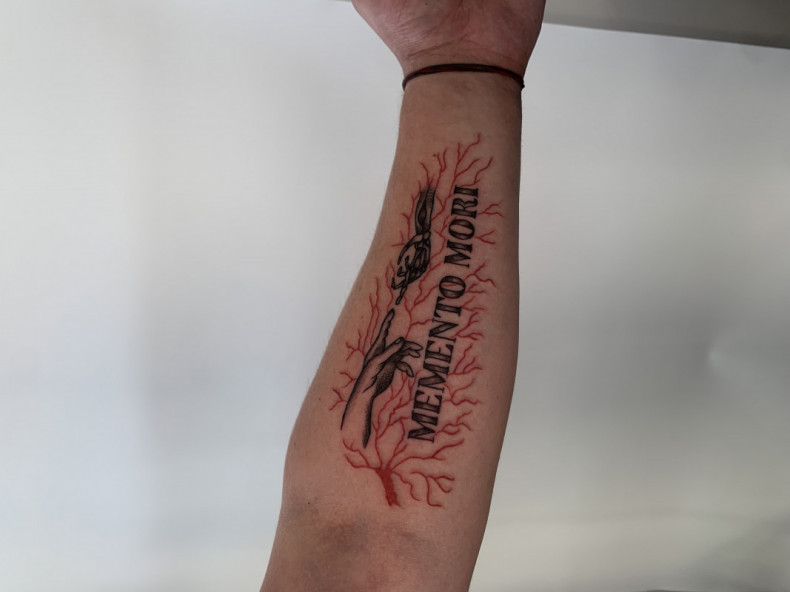 Мужские мементо мори на предплечье, photo - Тату мастер Barb Tattoo