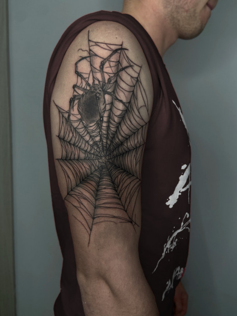 Męski na ramieniu pająk, photo - Tatuażysta Barb Tattoo