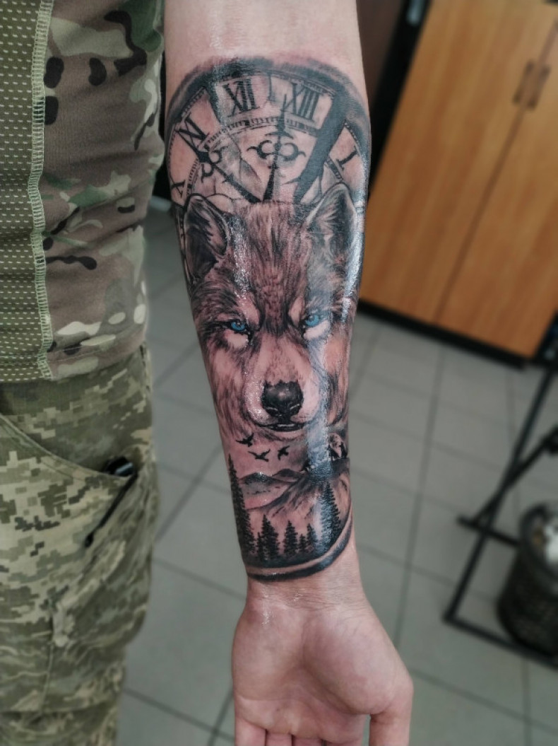 Мужские волк на руке, photo - Тату мастер Barb Tattoo