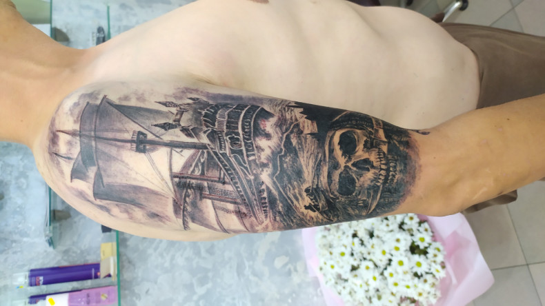 Men ship shoulder, photo - Tattoo Master Barb Tattoo